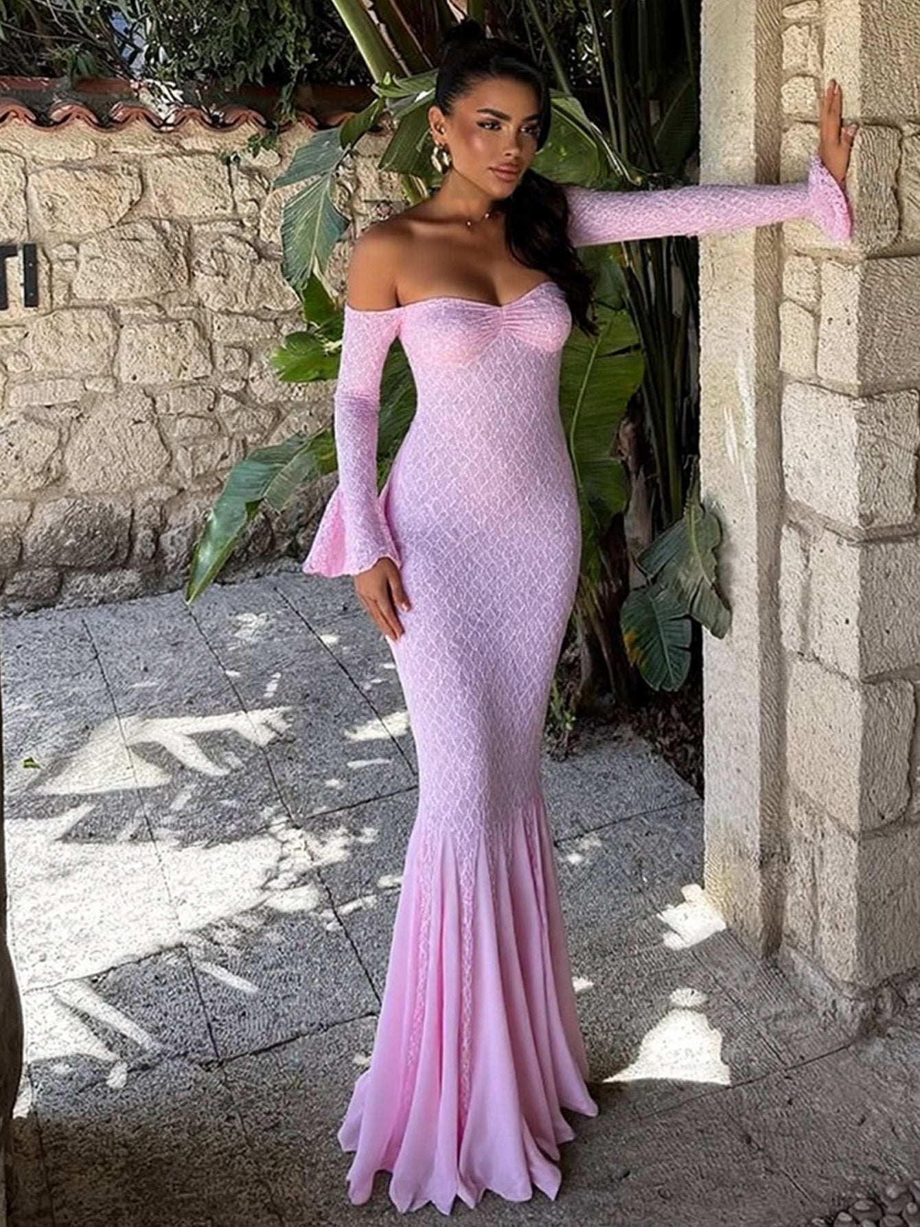 Sleek Mermaid Evening Dress With Lace Paneling