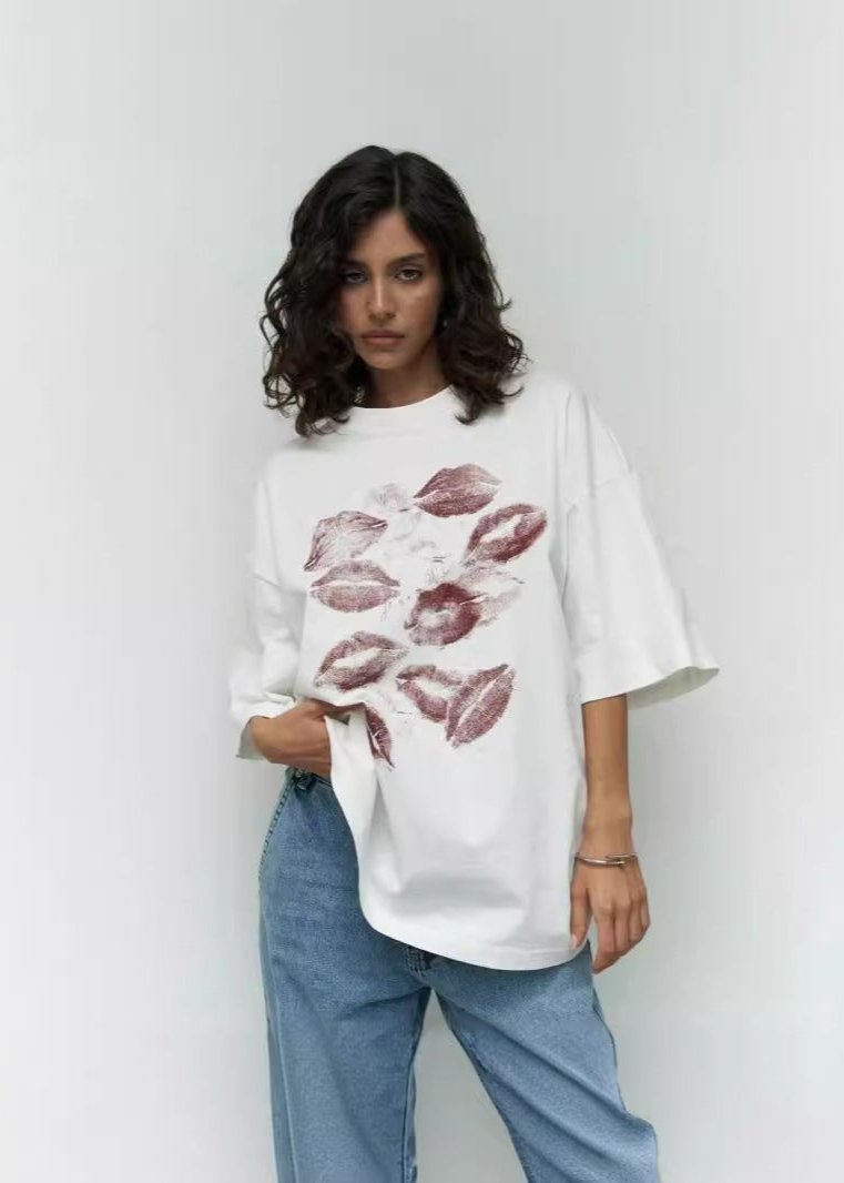 Oversized Cotton T Shirt With Lip Print Design