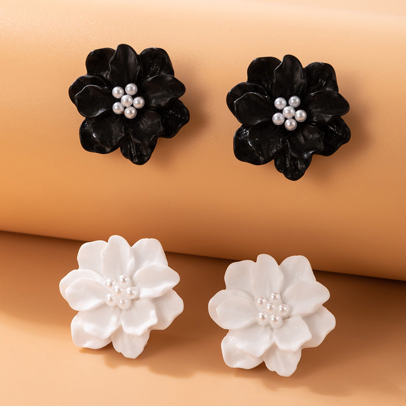 Chic Floral Pearl Earrings Stylish Alloy Flower Studs