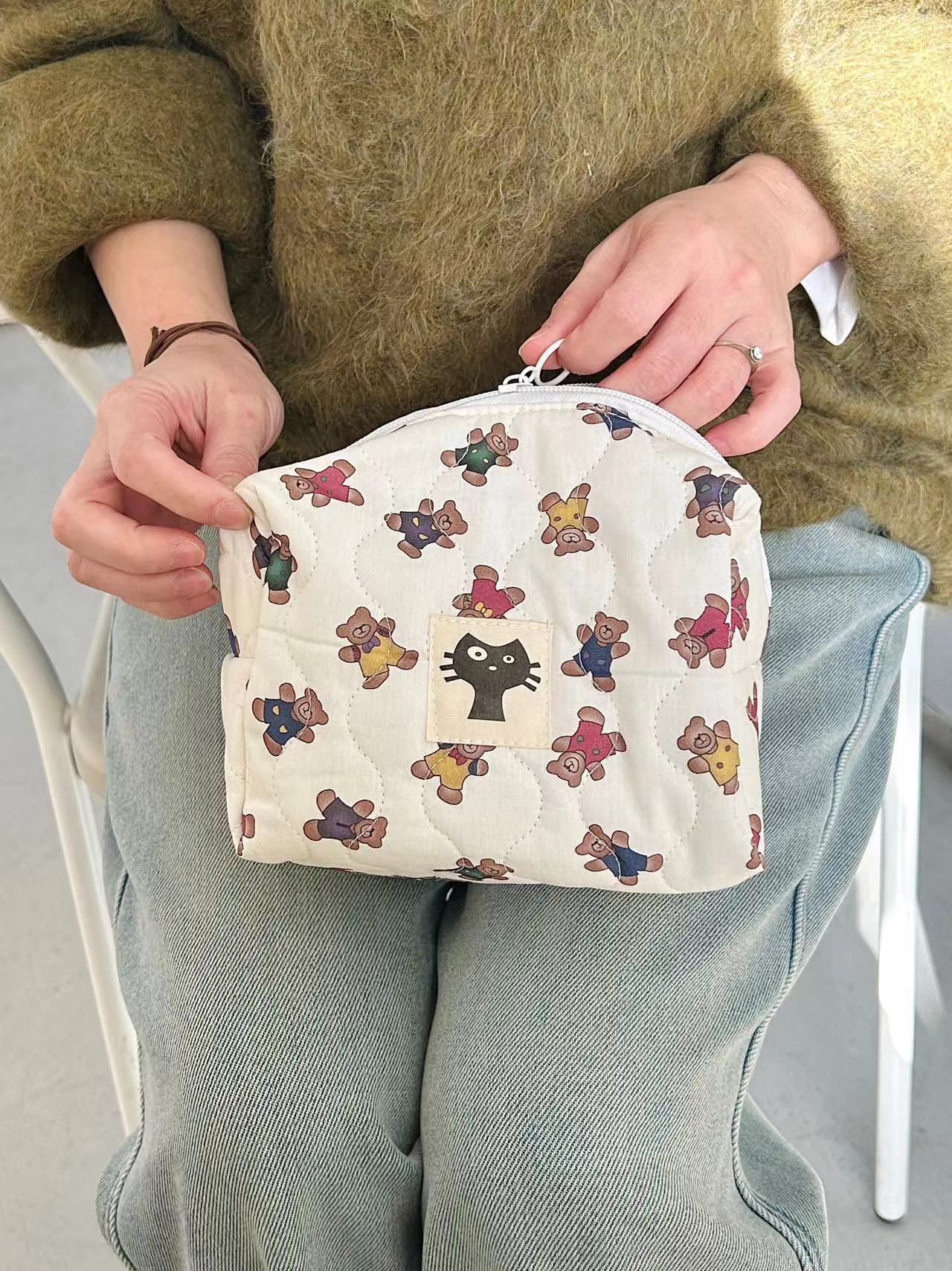 Floral Cartoon Print Portable Cosmetic Bag