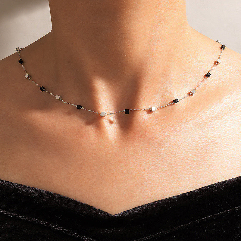 Trendy Minimalist Beaded Necklace With Resin Pendant