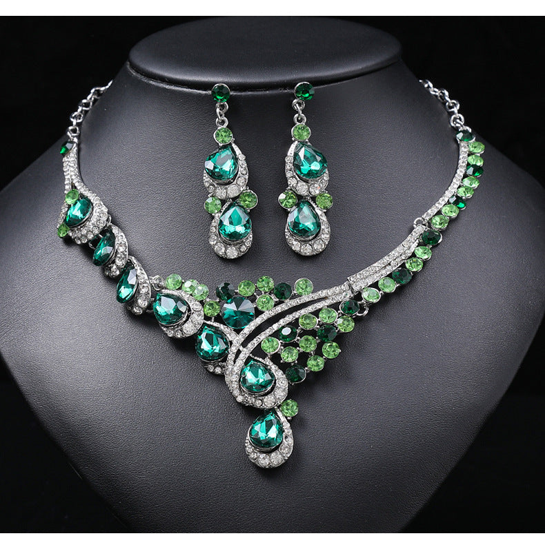 Exaggerated Vintage Crystal Necklace Set for Women