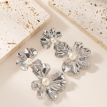 Exaggerated Floral Pearl Earrings For Women Stylish And Elegant