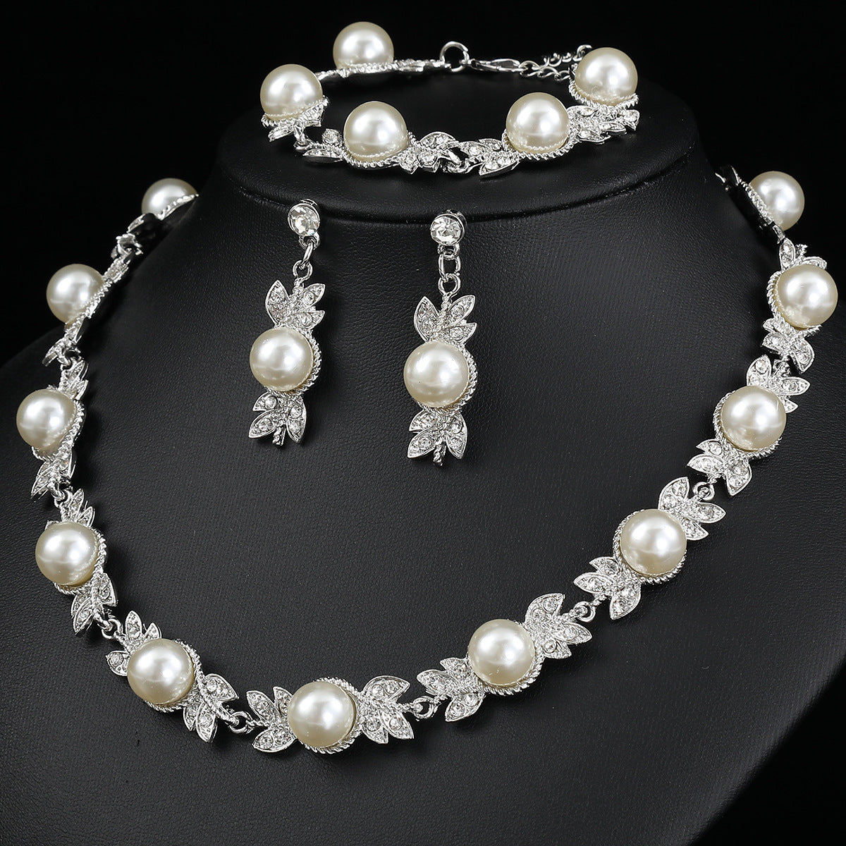 Trendy Retro Pearl Necklace Set for Women