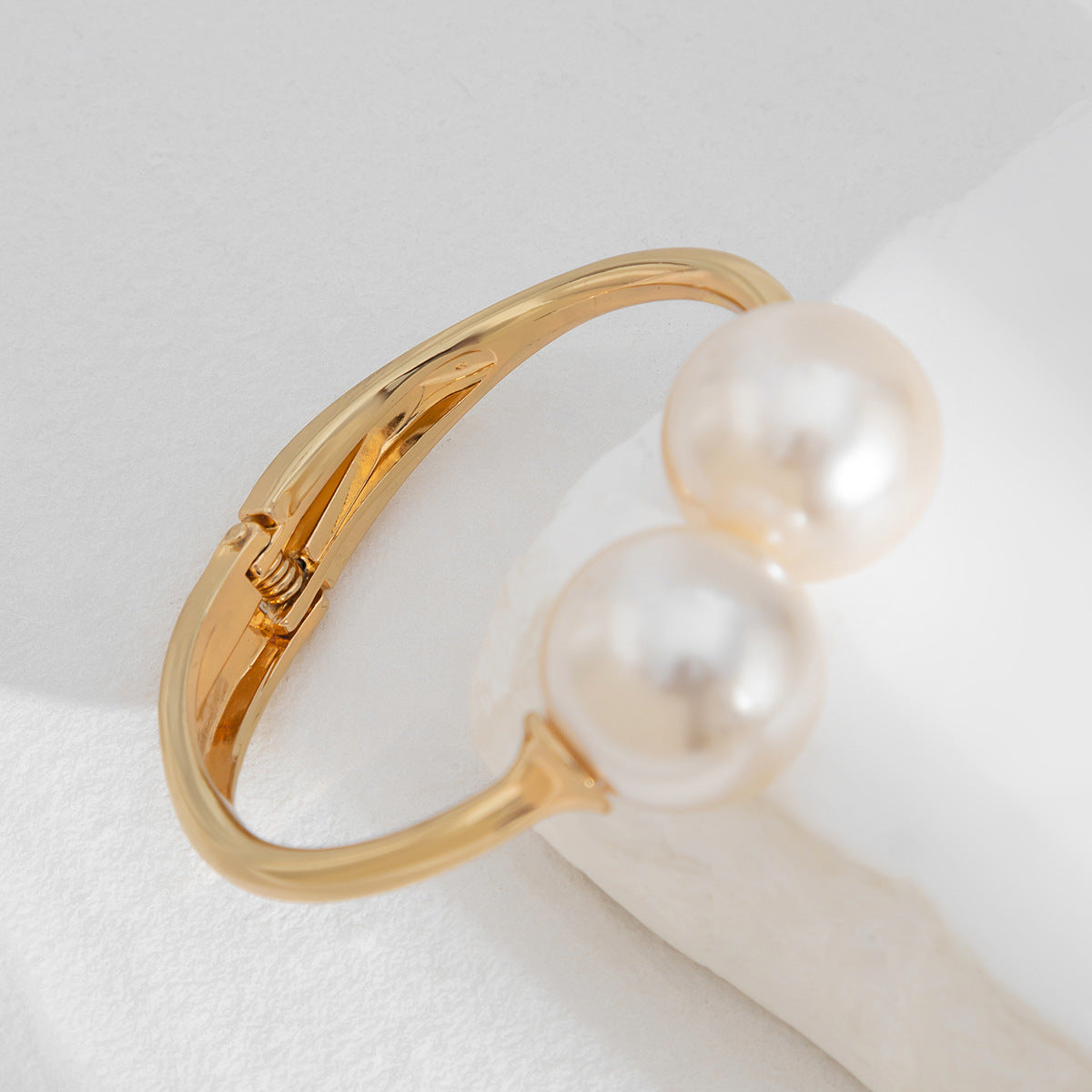 Irregular Wrinkle Alloy Bracelet with Pearl Drops - Trendy Ins Style