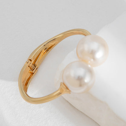 Irregular Wrinkle Alloy Bracelet with Pearl Drops - Trendy Ins Style