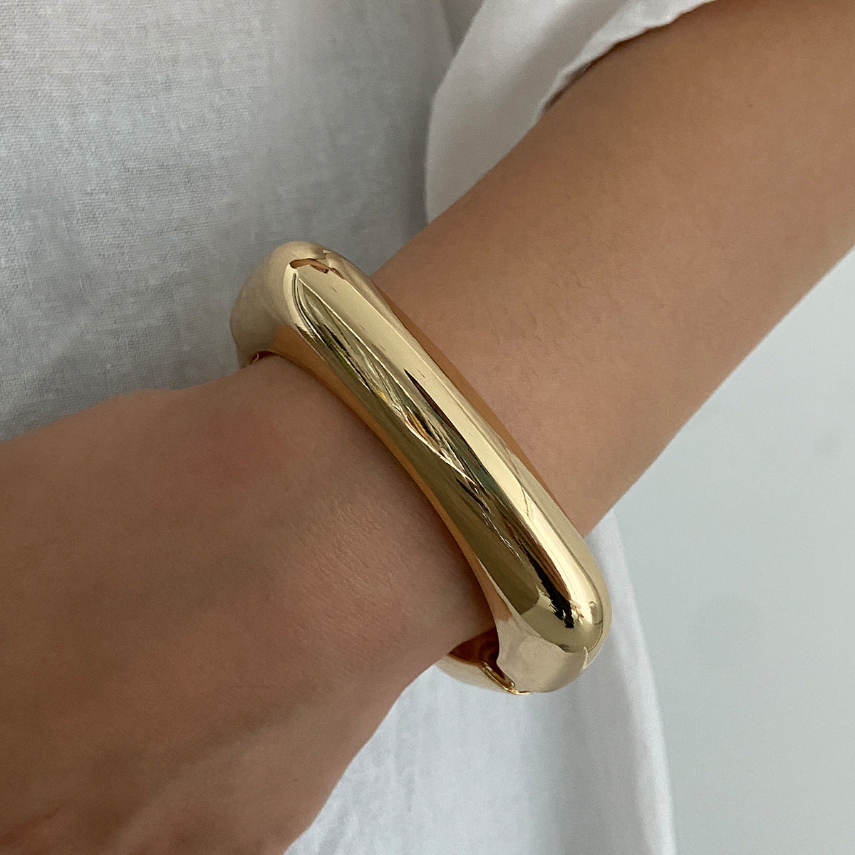Exaggerated Resin Gradient Wide Bracelet Retro Geometric Metallic Shine