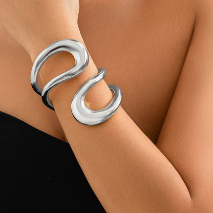 Choker Necklace With Geometric Design In Alloy For Fashionable Wear