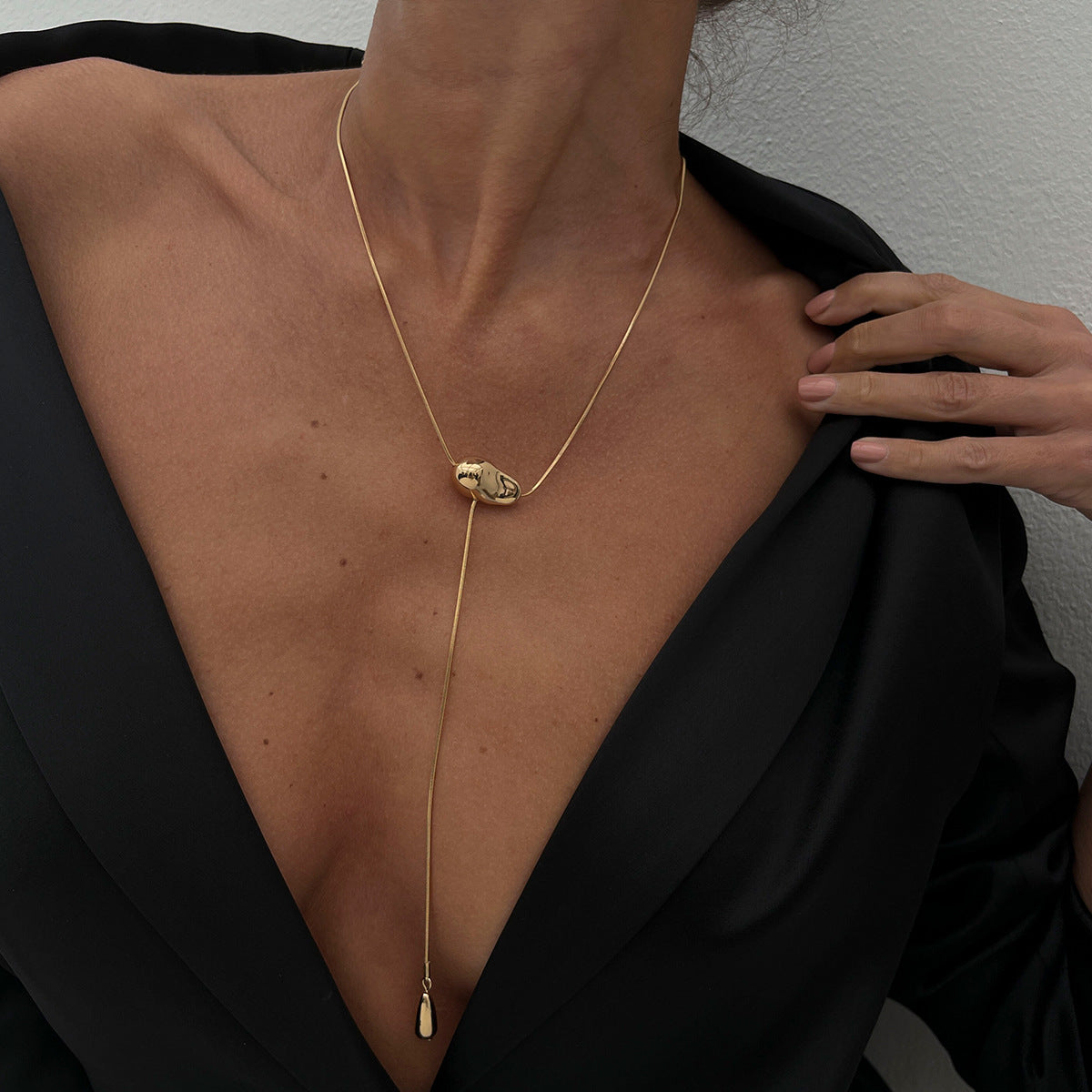 Trendy Irregular Hollow Pendant Long Necklace Geometric Zinc Alloy Chain