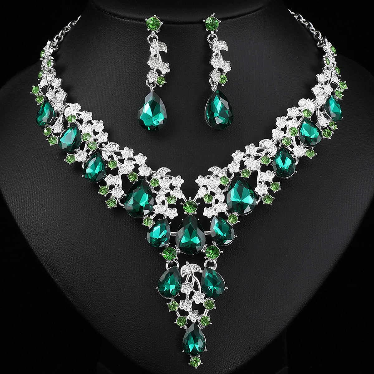 Elegant Floral Necklace and Earring Set in Alloy