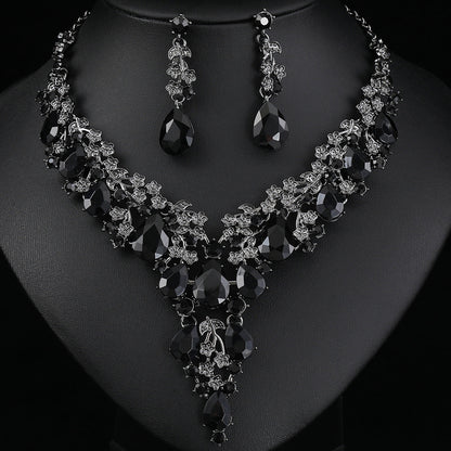 Elegant Floral Necklace and Earring Set in Alloy