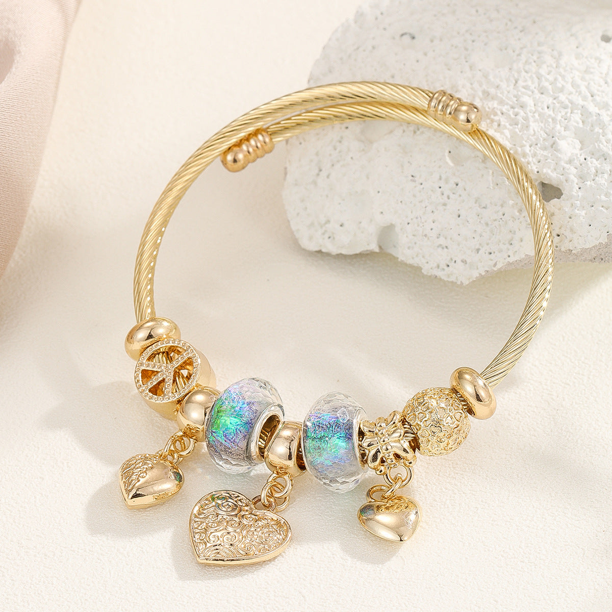 Fashionable Adjustable Gold Stainless Steel Bracelet Elegant Heart Design