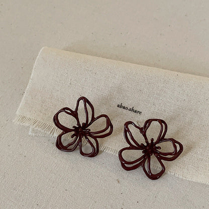 Elegant Hollow Out Flower Stud Earring