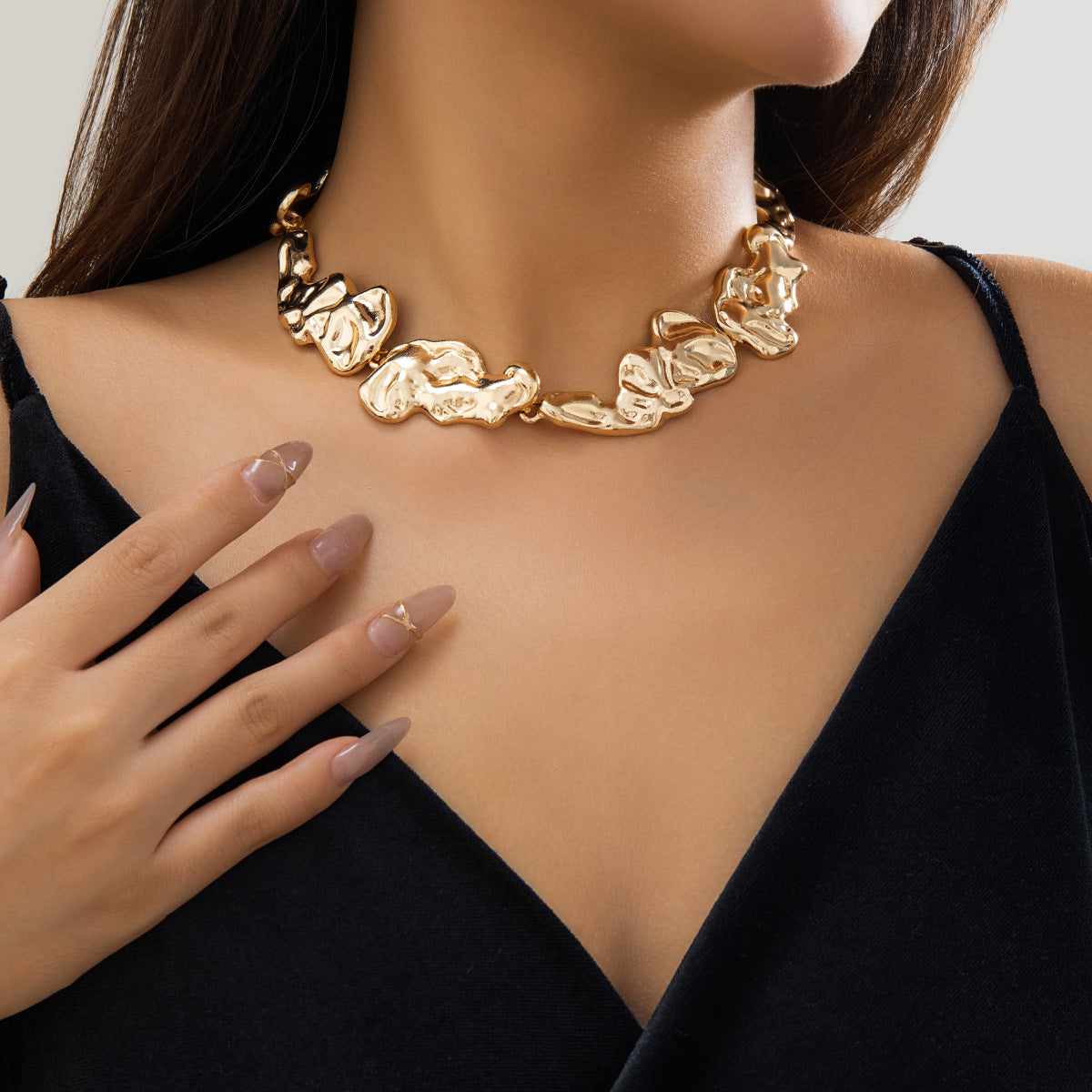 Trendy Irregular Choker Necklace With Metal Texture