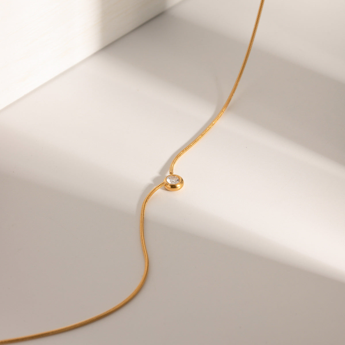 Simple Rhinestone Round Pendant Necklace