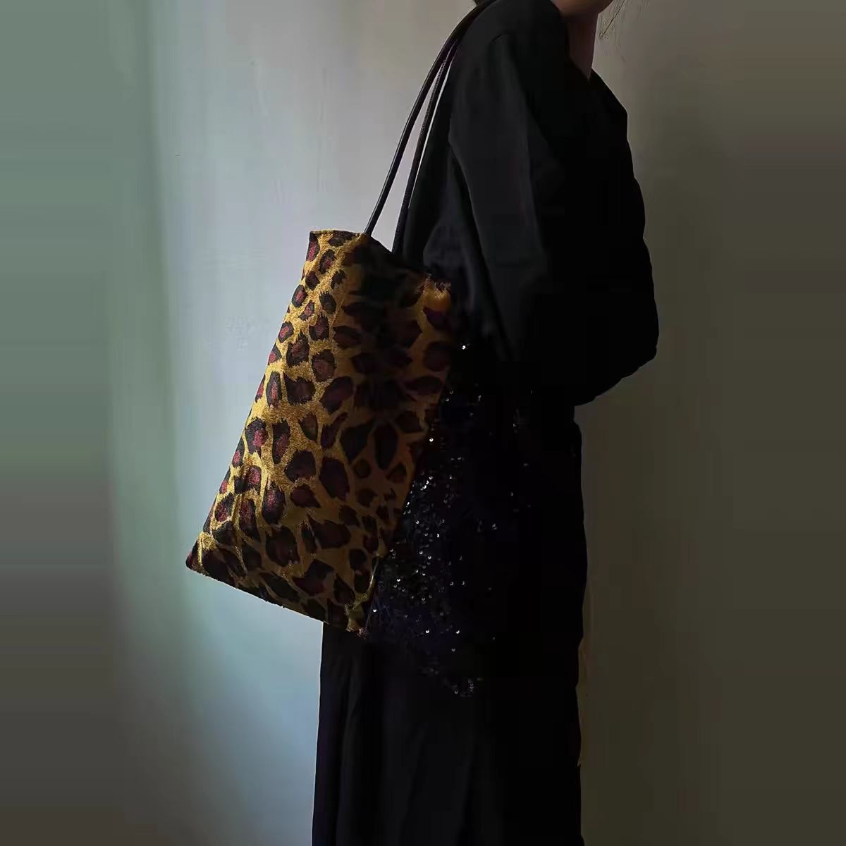 Retro Leopard Print Sequins Shoulder Bag