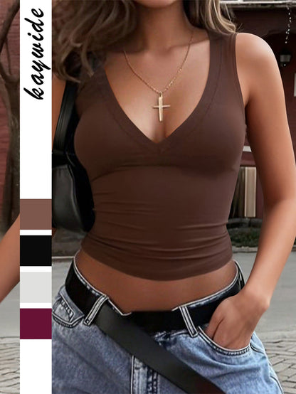 Sleeveless Tight-Fit T-Shirt in Solid Colors for Women