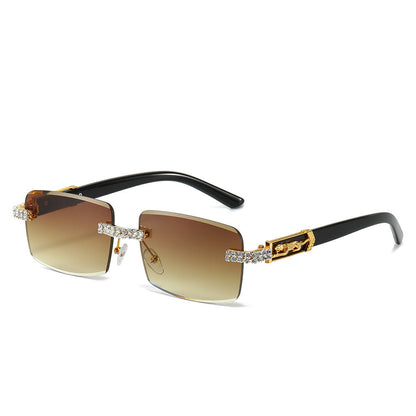 Fashionable Square Sunglasses with Diamond Cut Edges and UV400 Protection