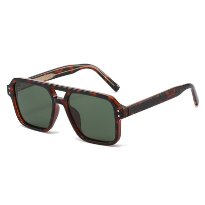 Trendy Polarized Rectangular Sunglasses for Fashionable Outfits