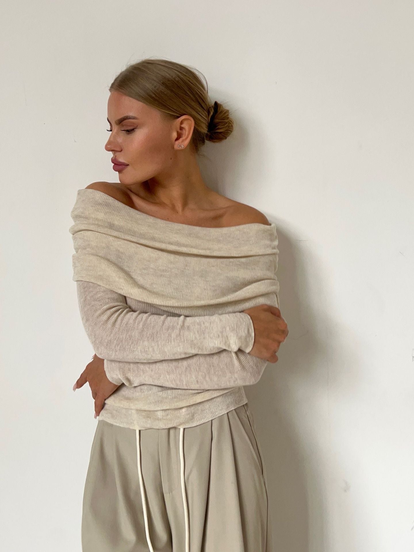 Off-Shoulder Knitted Top Slim Fit Solid Color Long Sleeve Pullover