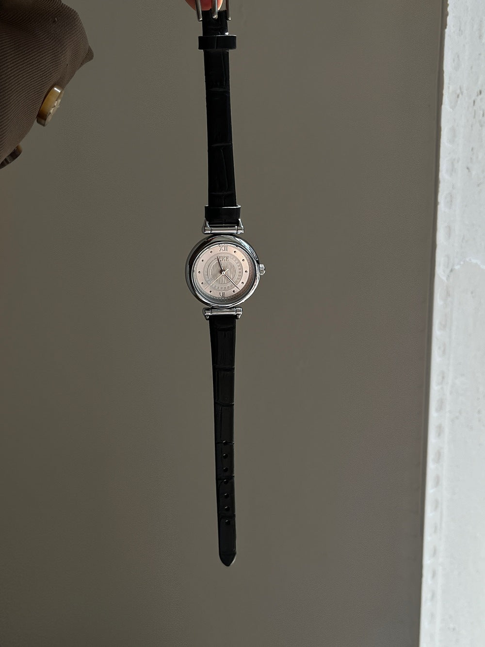 Trendy Round Dial Leather Strap Quartz Watch