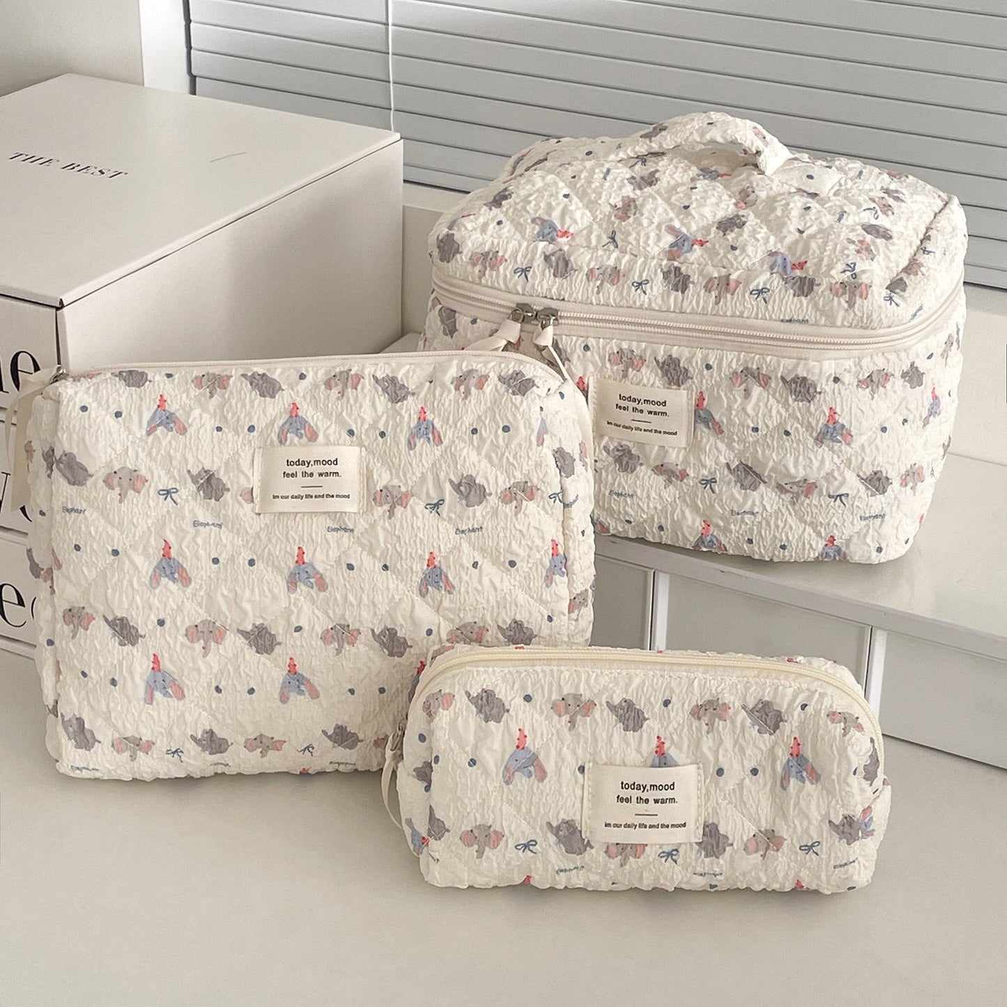 Red Hat Elephant Cosmetic Bag Cute Travel Organizer