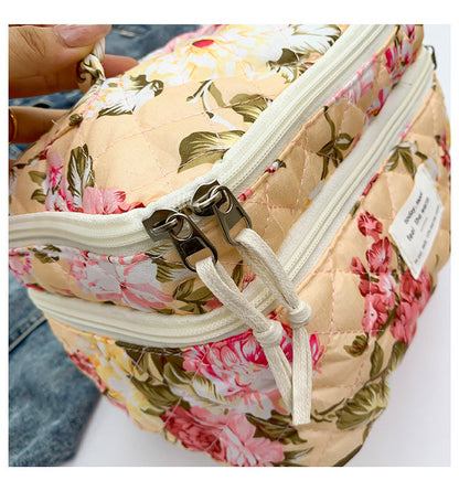 Flower Print Large Capacity Quilted Makeup Bag