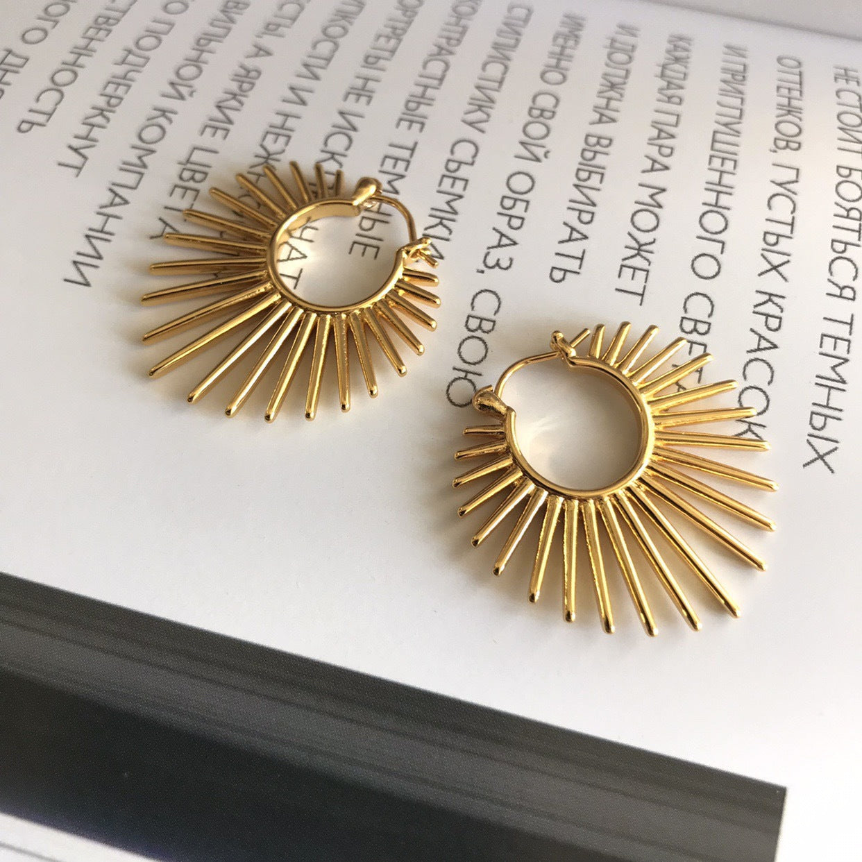 Simple Sunburst Style Hinged Hoop Earrings