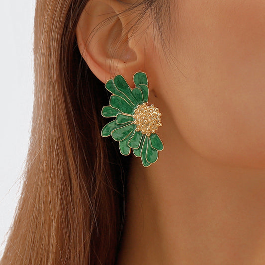 Vintage Alloy Floral Stud Earrings Women'S Temperament Textured Floral Earrings
