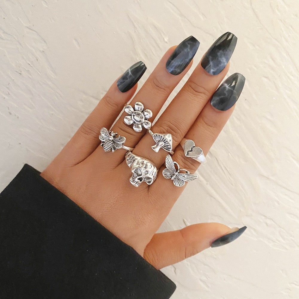 9-Piece Set Of Vintage Crying Face Rings, Playing Card Rings, Hollowed Out Love Rings, Daisy Rings, Alloy Chain Rings