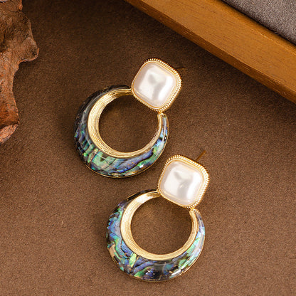 Trendy Pearl Shell Earrings Stylish Gold Geometric Design