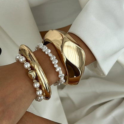 Fashionable Oval Arc Shaped Bracelet Set Premium Zinc Alloy
