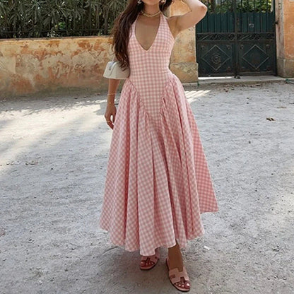 Elegant Midi Pleated Dress With V-Neck And Halter Neck Design