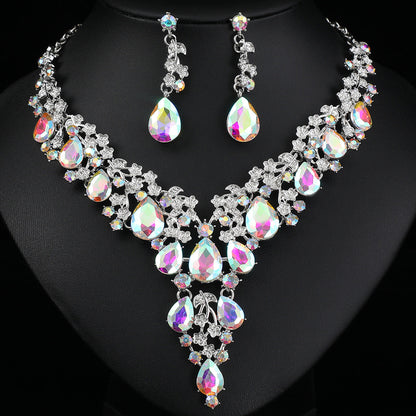 Elegant Floral Necklace and Earring Set in Alloy