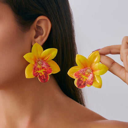 Flower Choker Necklace With Artisan-Style Fabric Design