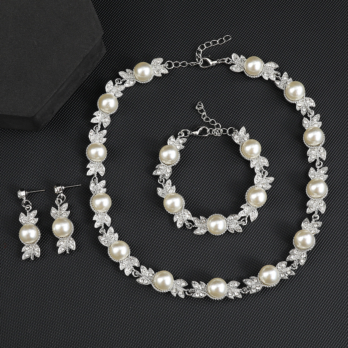 Trendy Retro Pearl Necklace Set for Women