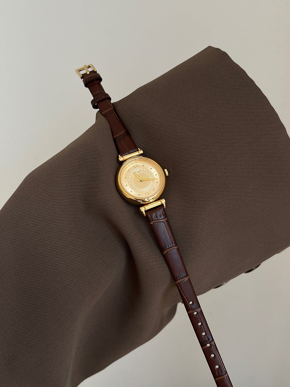 Trendy Round Dial Leather Strap Quartz Watch