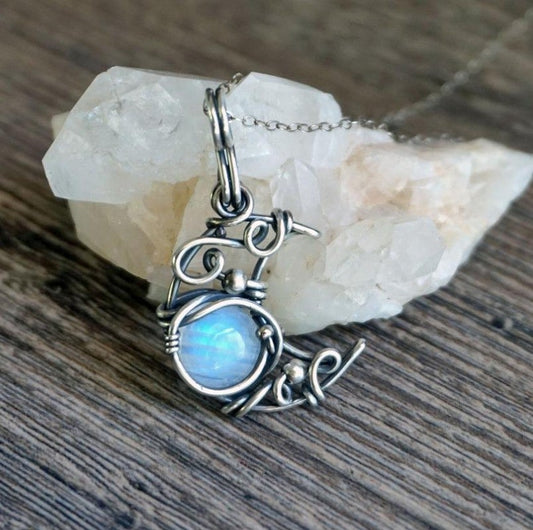 Retro Bohemian Wind Moon Light Stone Necklace With Wire Wound Hollow Moon Pendant