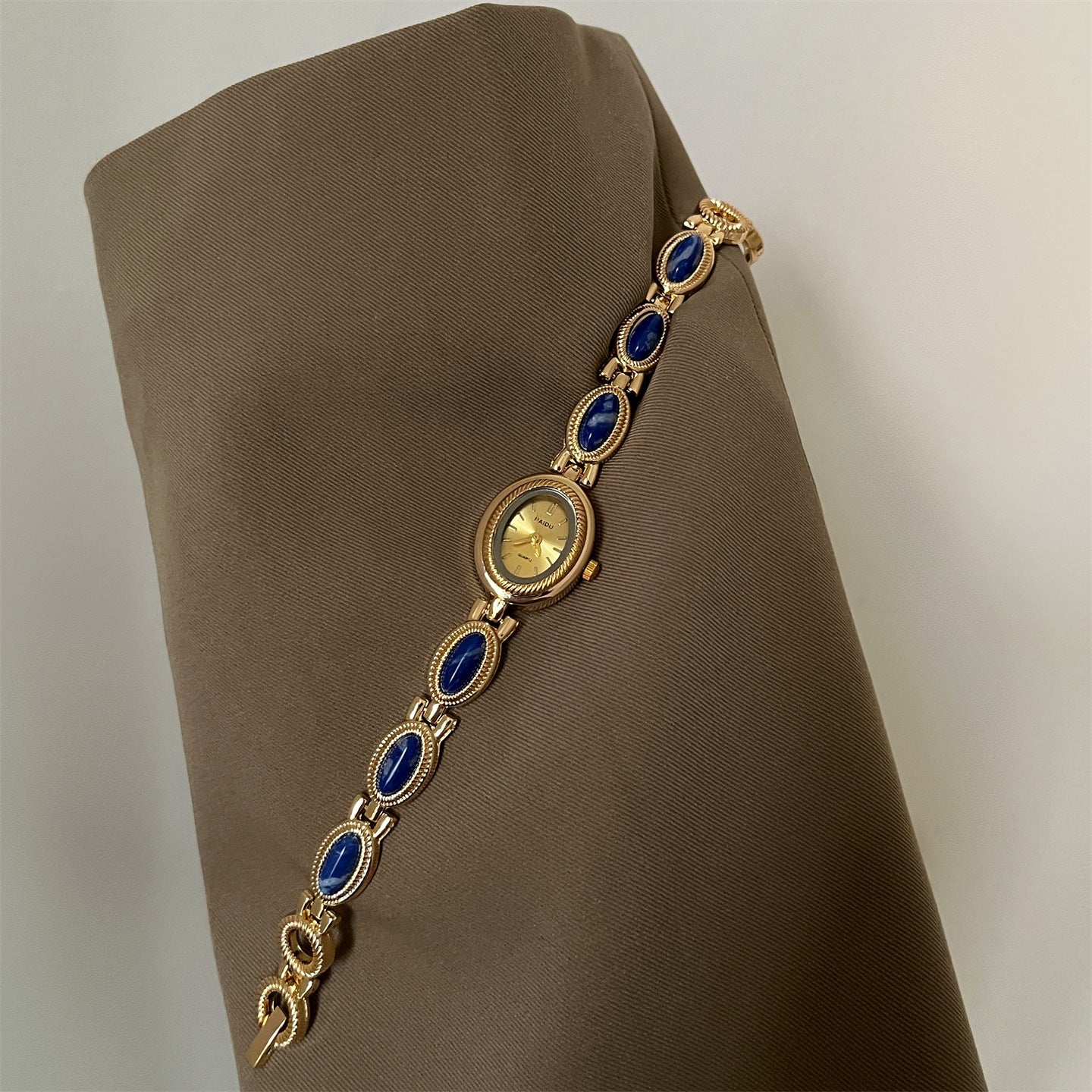 Vintage Gold Oval Dial Bracelet Quartz Watch