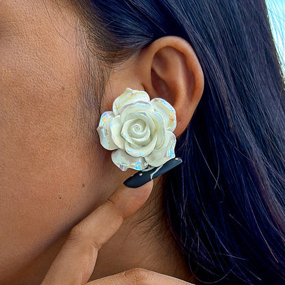 Chic Floral Pearl Earrings Stylish Alloy Flower Studs