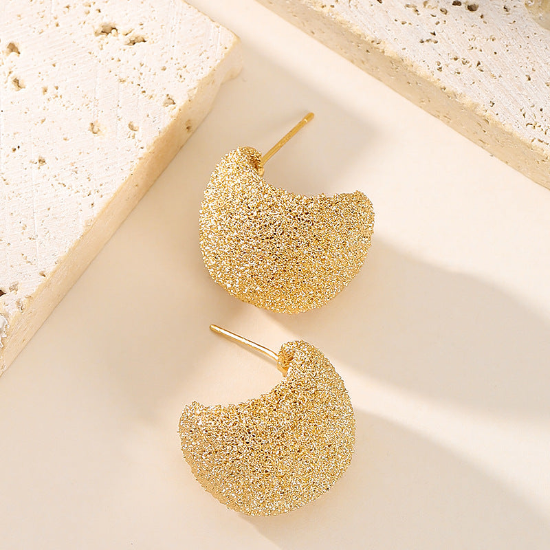 Chic Letter C Stud Earrings Elegant Gold-Plated Design