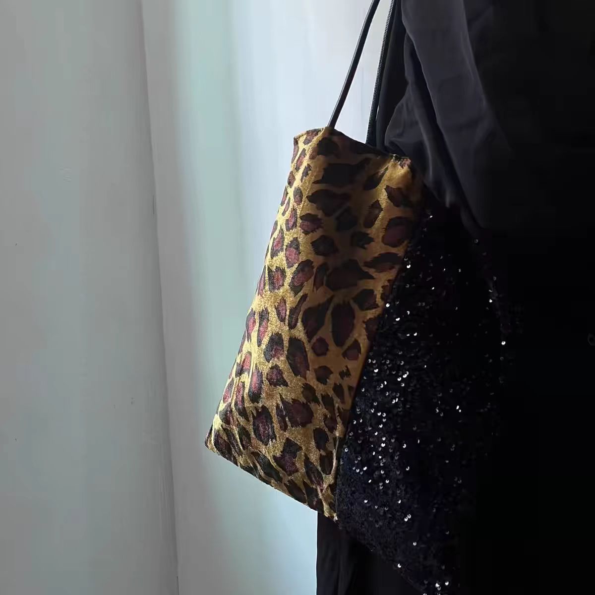 Retro Leopard Print Sequins Shoulder Bag
