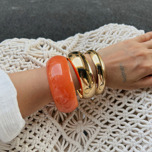 Trendy Acrylic Ombre Round Bangle Bracelet with Metal Finish