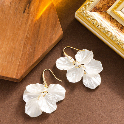 Elegant Floral Shell Petal Earrings Stylish Minimalist Design