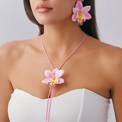 Flower Choker Necklace With Artisan-Style Fabric Design