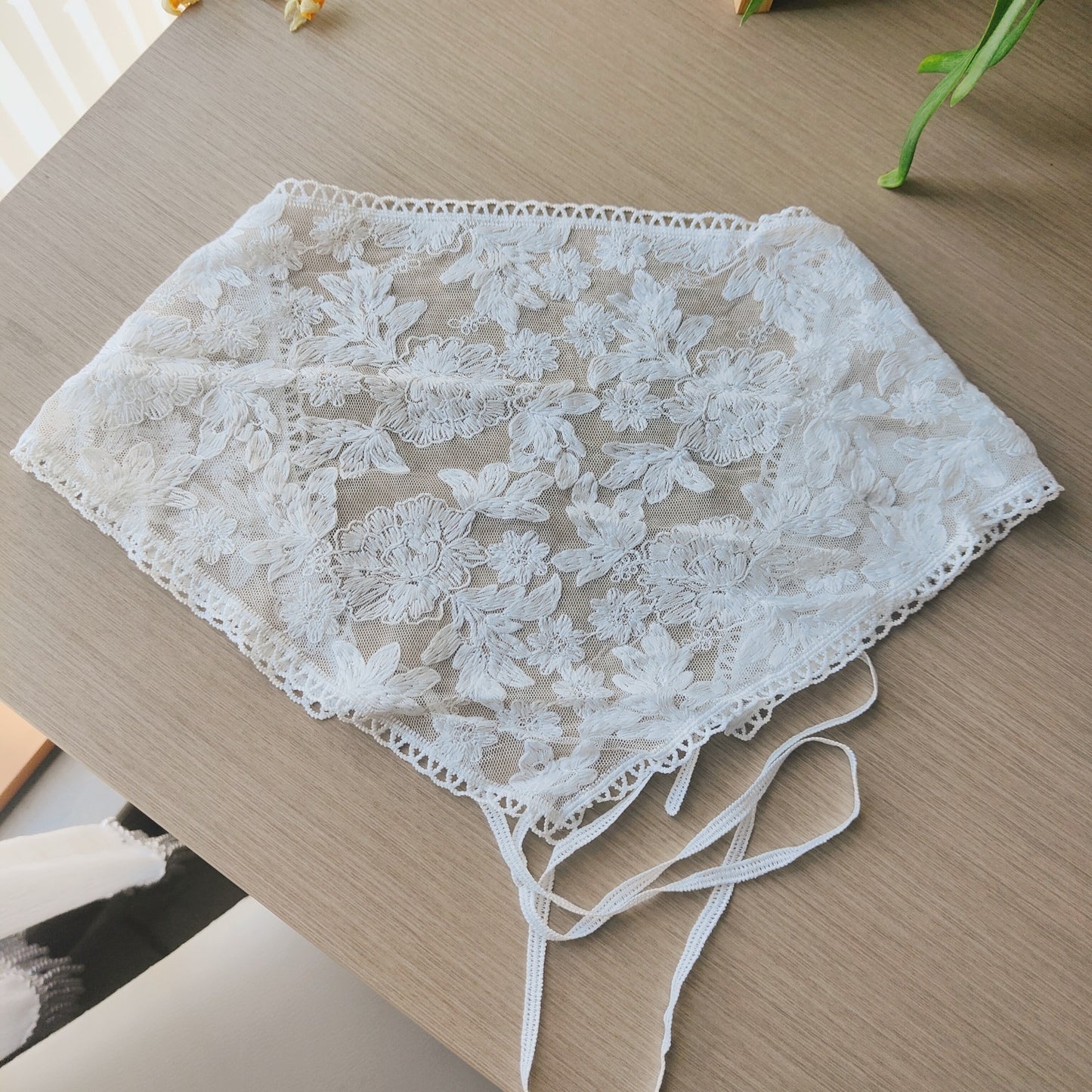 Haila - Summer Beige Lace Headscarf