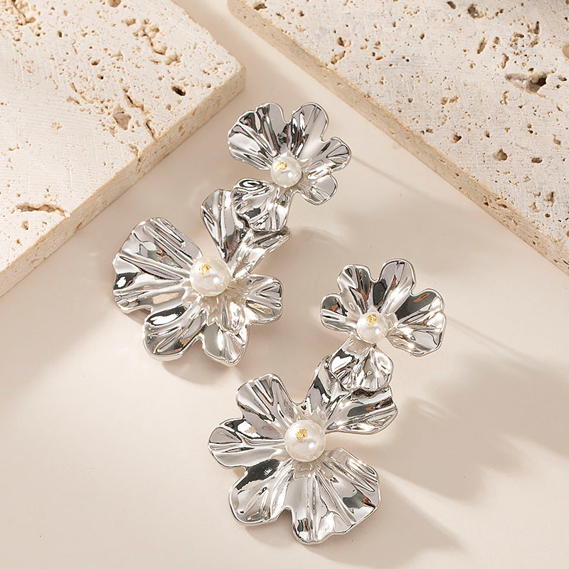 Exaggerated Floral Pearl Earrings For Women Stylish And Elegant