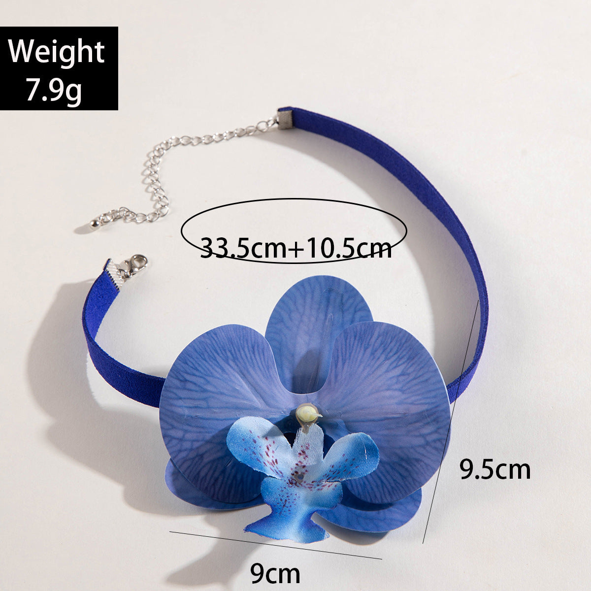 Elegant Short Feather Choker Necklace With White Floral Design