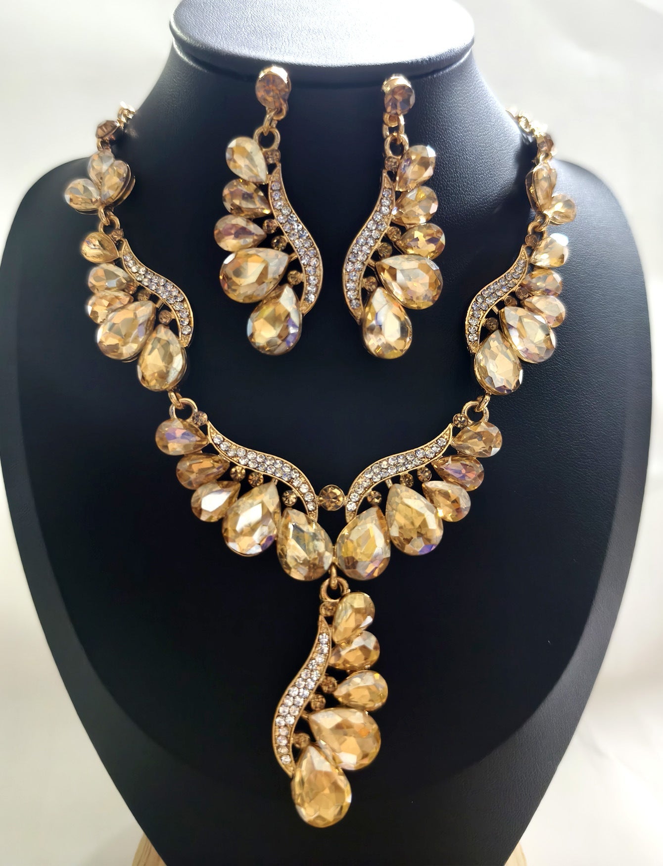 Luxury Drop-Shaped Gemstone Necklace and Earring Set for Formal Events