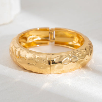 Stylish Leaf Pattern Bracelet Unique Open Cuff Bangle for Women